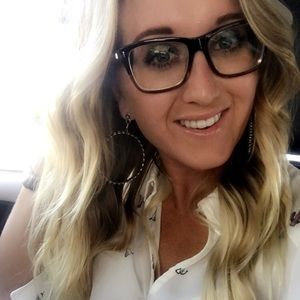 Meet your Posher, Courtney